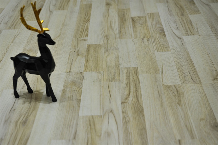 鵬鴻強(qiáng)化復(fù)合地板2810